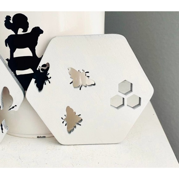 Set Of 4 White Farmhouse Inspired Bee Themed Wood Coasters - Picture 3 of 5